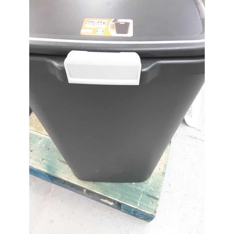 Hefty touch lid trash can