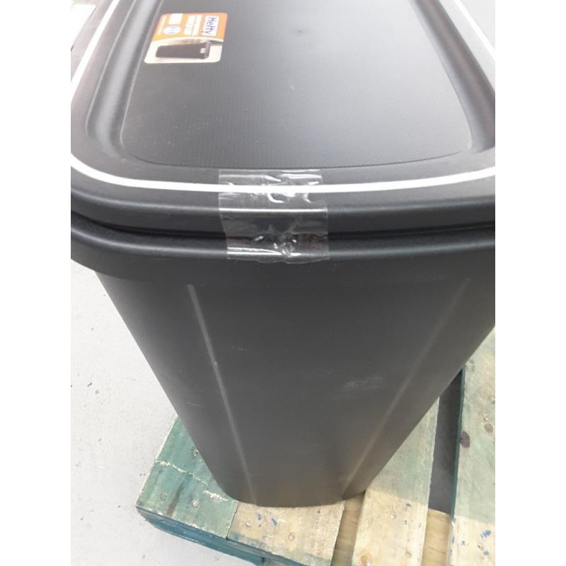 Hefty touch lid trash can