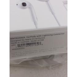 Apple Earpods With Lightning Connector, White