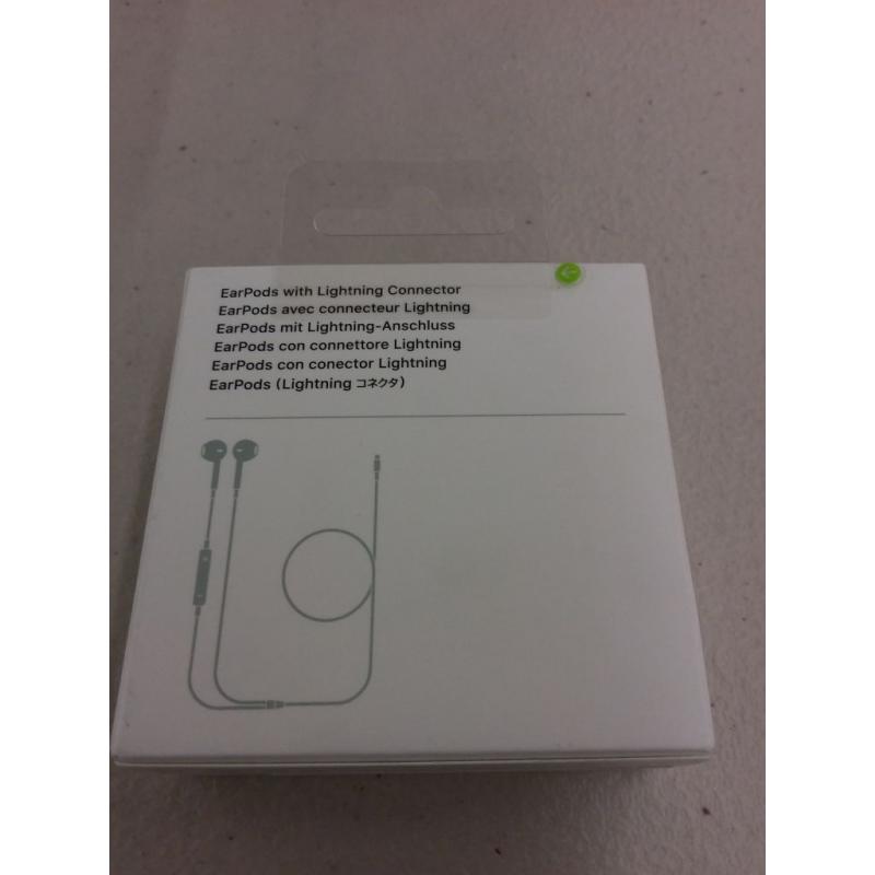 Apple Earpods With Lightning Connector, White