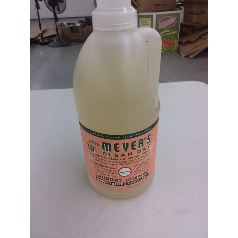 Mrs. Meyer's Clean Day Liquid Laundry Detergent, Cruelty Free and Biodegradable Formula, Geranium Scent, 64 oz