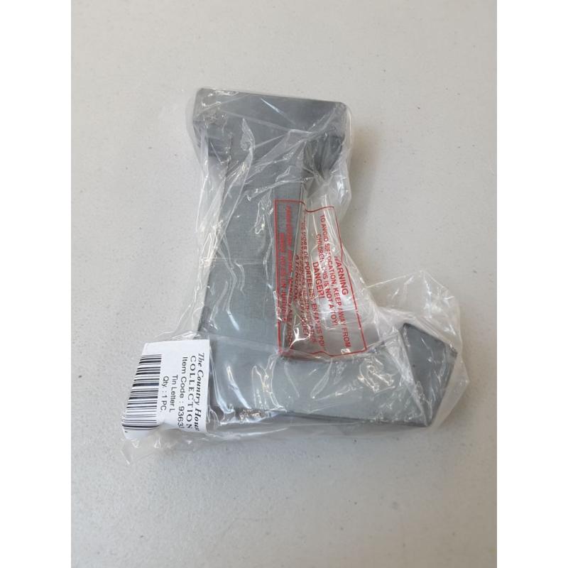 Tin Letter (L) Brand: The Country House Collection