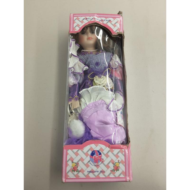 Jmisa Porcelain Victoria Doll, Purple