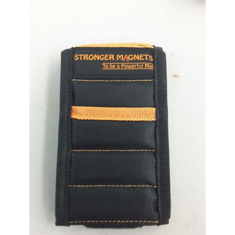 Magnetic Wristband for Holding Screws