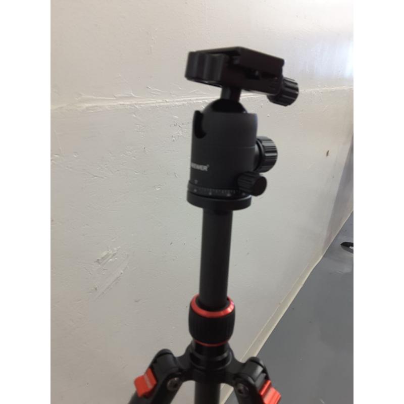 Neewer Professional Video Tripod