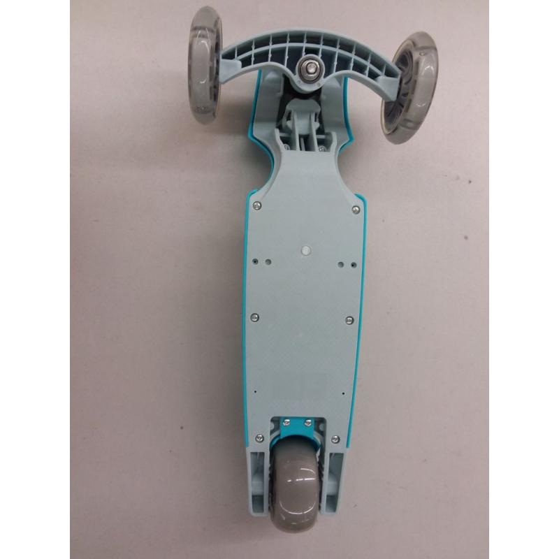 Kick Scooter for Kids 3 Wheel Scooter for Toddlers Girls Boys Lightweight 4 Adjustable Height Lean to Steer with PU Flashing Wheels Scooter for Children from 2 to 6 Years Old (Light Blue)