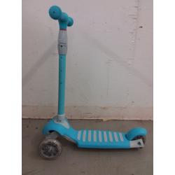 Kick Scooter for Kids 3 Wheel Scooter for Toddlers Girls Boys Lightweight 4 Adjustable Height Lean to Steer with PU Flashing Wheels Scooter for Children from 2 to 6 Years Old (Light Blue)