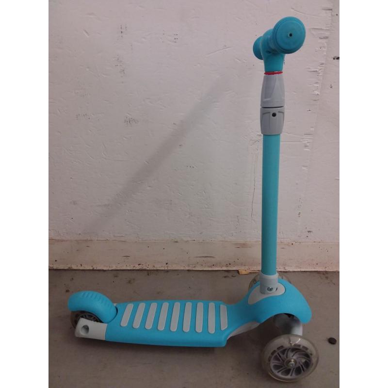 Kick Scooter for Kids 3 Wheel Scooter for Toddlers Girls Boys Lightweight 4 Adjustable Height Lean to Steer with PU Flashing Wheels Scooter for Children from 2 to 6 Years Old (Light Blue)