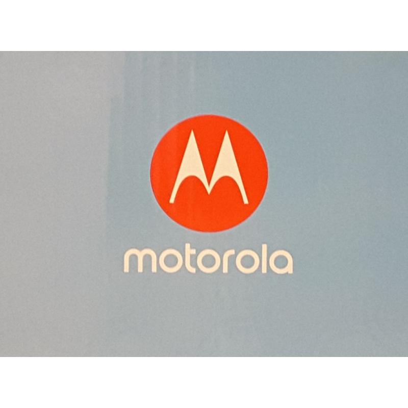 Motorola Baby Bundle: 5 Portable Video Baby Monitor and Smart Ear Thermometer