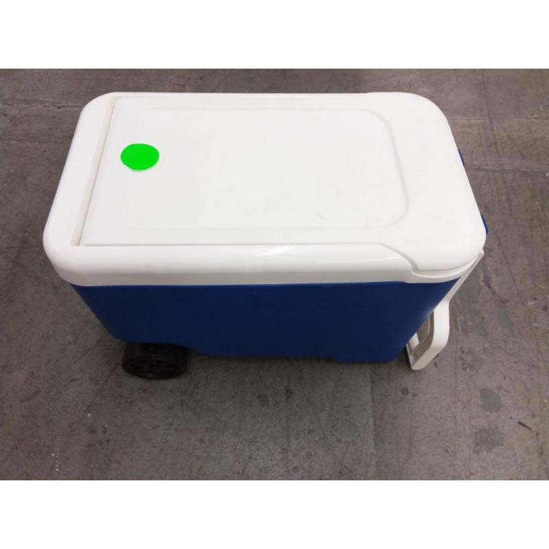 Igloo 38 Qt Wheelie Cool with wheels - Blue