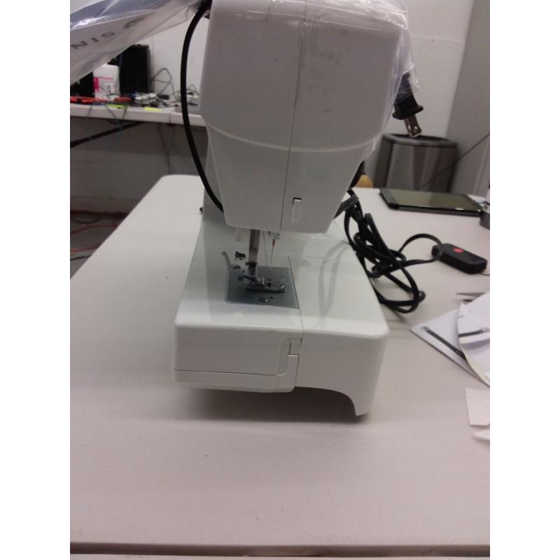 SINGER® Promise™ II 1512 Sewing Machine