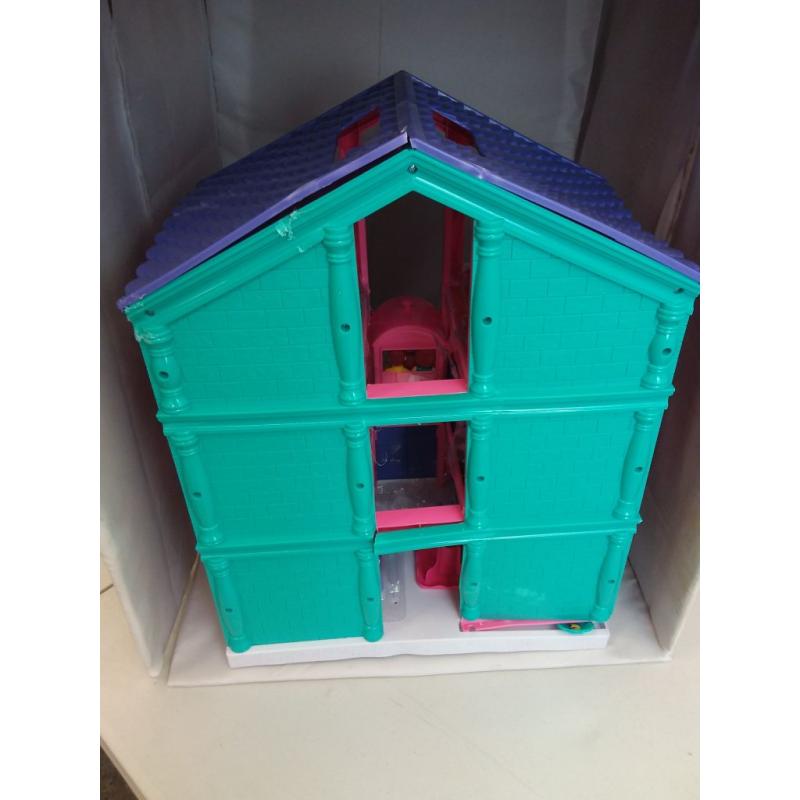 Kid Connection 3-Story Dollhouse Play Set with Working Garage and Elevator, 24 Pieces