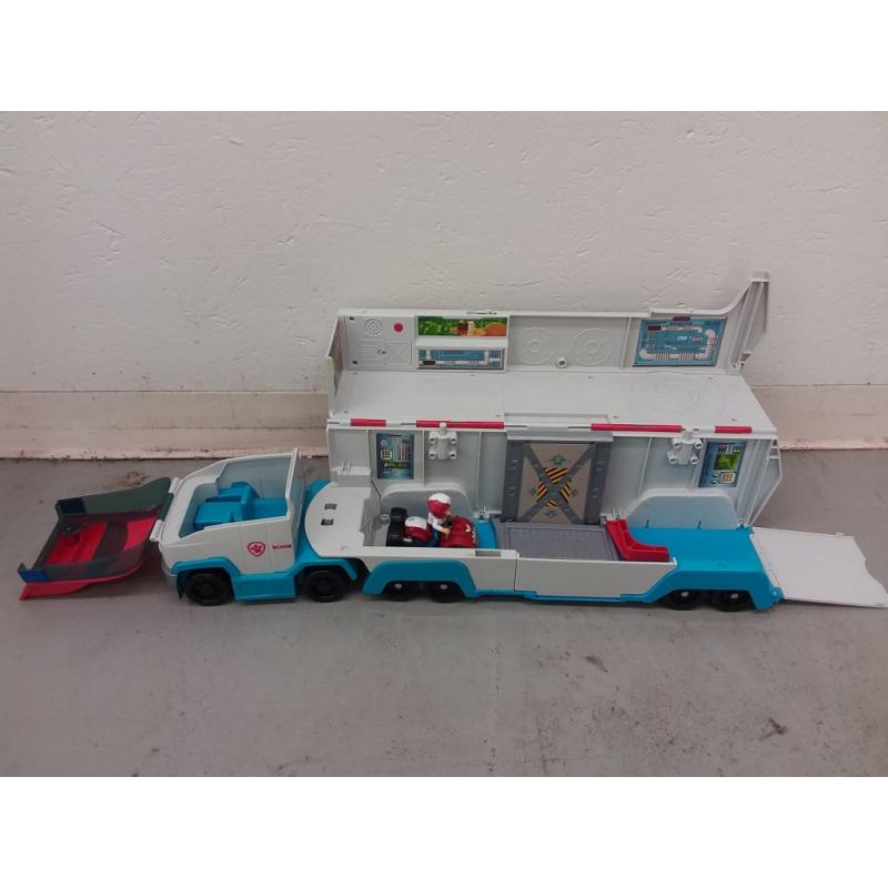 Ultimate PAW transport 18 wheeler w/ figure