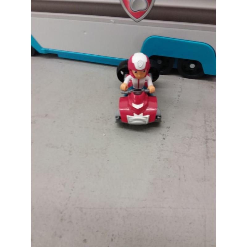 Ultimate PAW transport 18 wheeler w/ figure