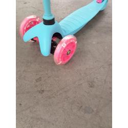 Zipper scooter ages 3+