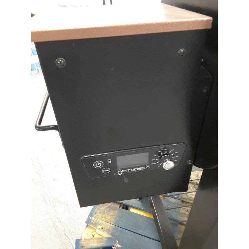Pit Boss Lexington Wood Pellet Grill & Smoker