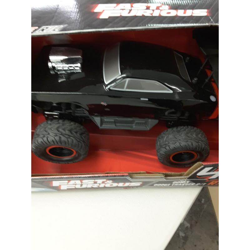 Jada Toys Fast and Furious Dom's Dodge Charger 4 x 4