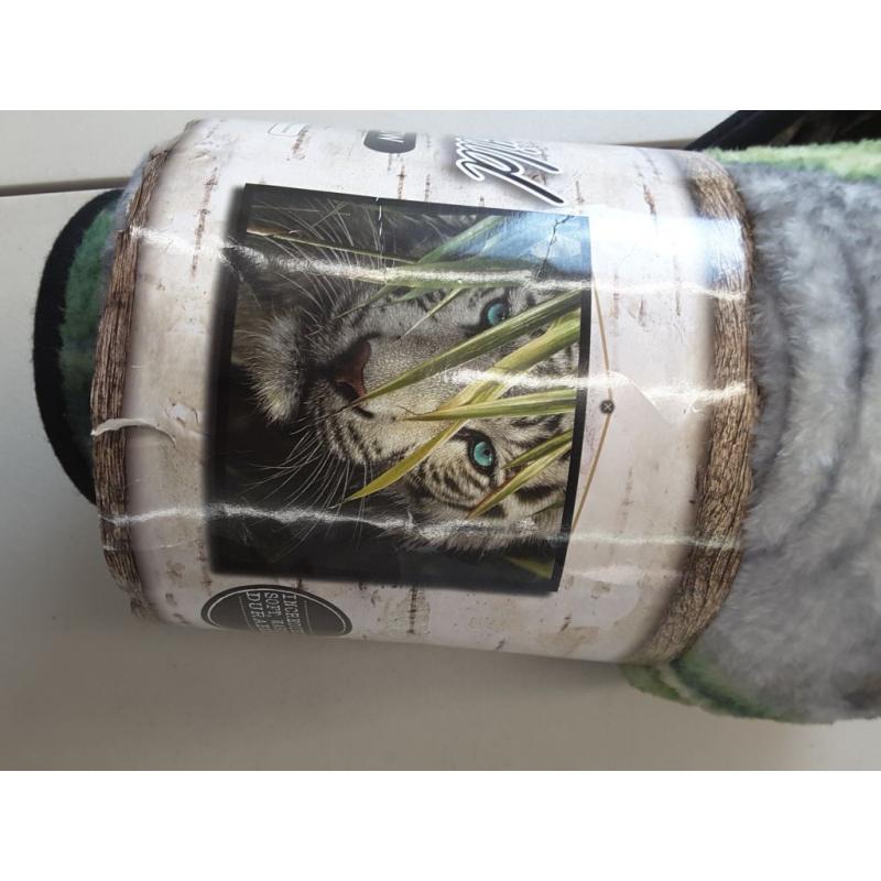 American Heritage Collection Wilderness Throw, 50 x 60, Watching and Waiting