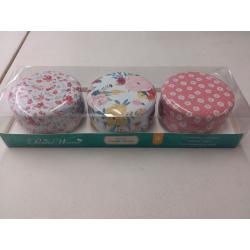 The Pioneer Woman 3-Piece Baked Goods Collection Tin Candles Set, Cranberry Chutney, French Toast, and Gingerbread & Spice, 4.95 oz