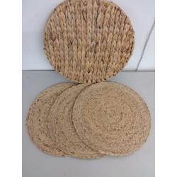 Woven mats (3) w/ decorative holder