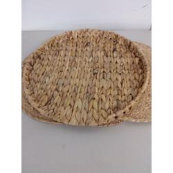 Woven mats (3) w/ decorative holder