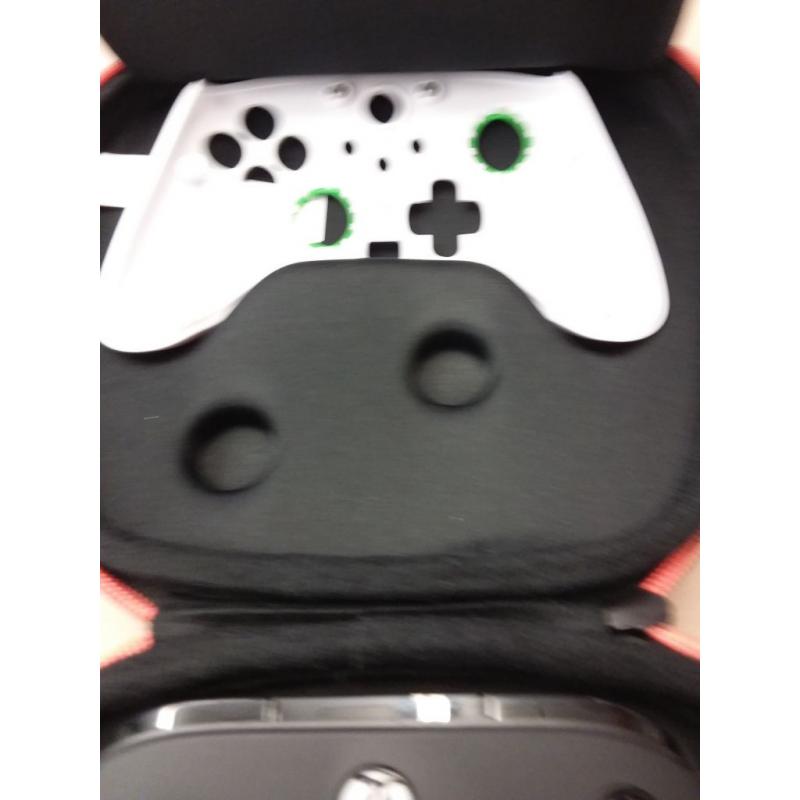 FUSION Pro 2 Wired Controller for Xbox Series X|S - Black/White