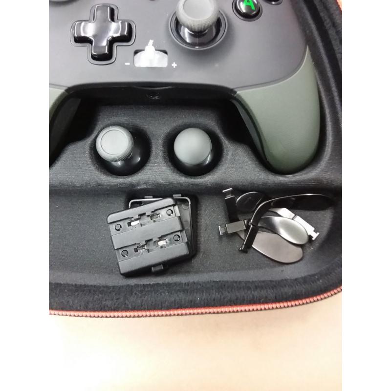 FUSION Pro 2 Wired Controller for Xbox Series X|S - Black/White