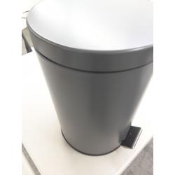 mDesign 3.2 Gallon/12 Liter Round Metal Step Trash Wastebasket