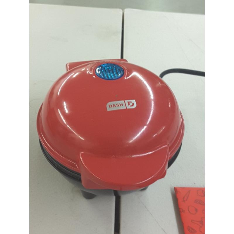 Dash Mini Pie Maker - Red