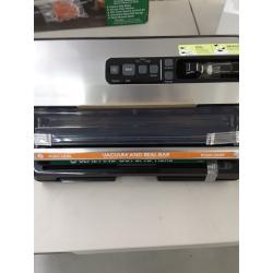 FoodSaver FM5200 2-in-1 Automatic Vacuum Sealer Machine