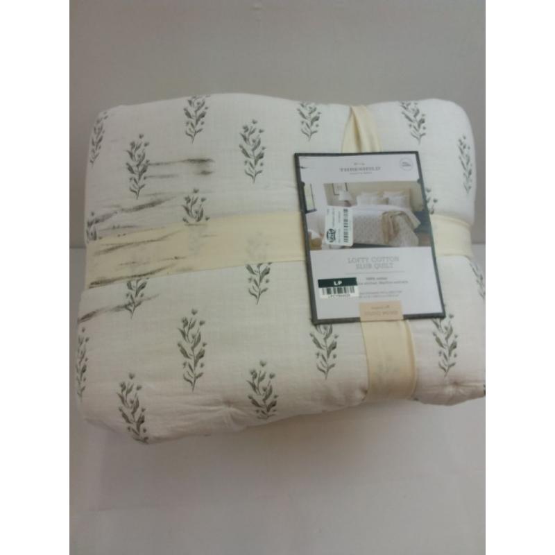 Full/Queen Lofty Cotton Slub Wood Block Floral Quilt White-Threshold Quality & Design