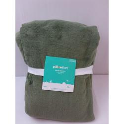 Full/Queen Plush Blanket Green - Pillowfort