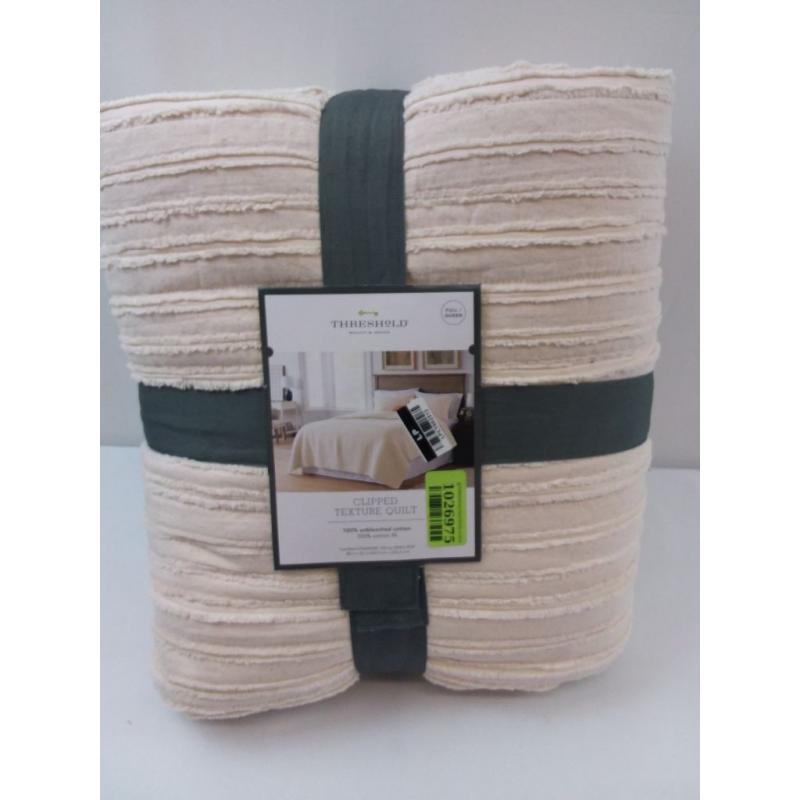 Full/Queen Clipped Texture Quilt (88in x 92in)-Threshold