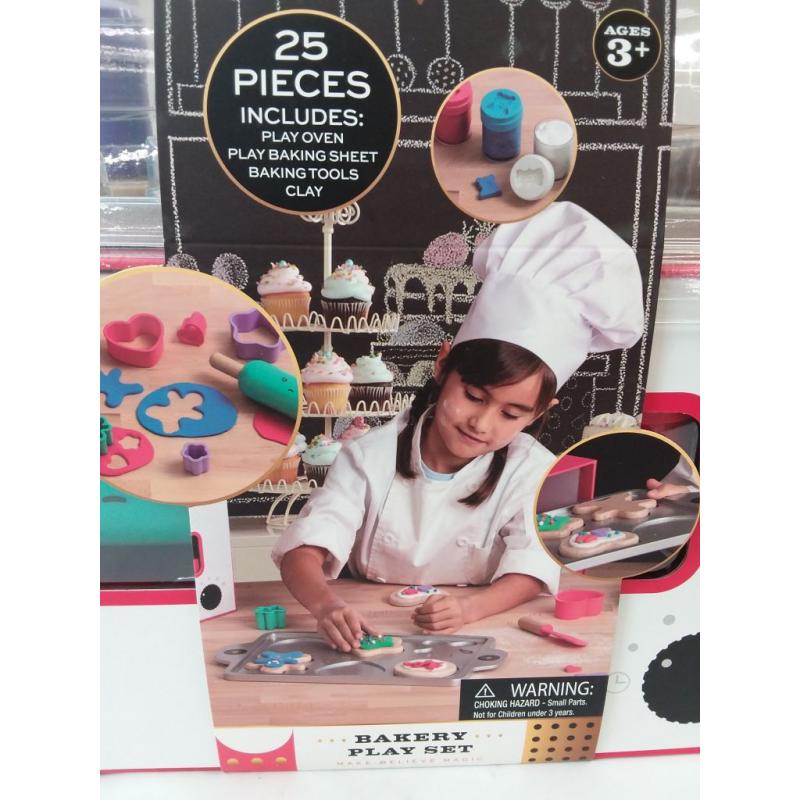 FAO Schwarz Toy Wood Baking Set