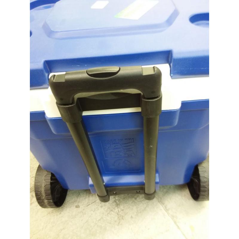 Igloo Latitude 60qt Roller Cooler