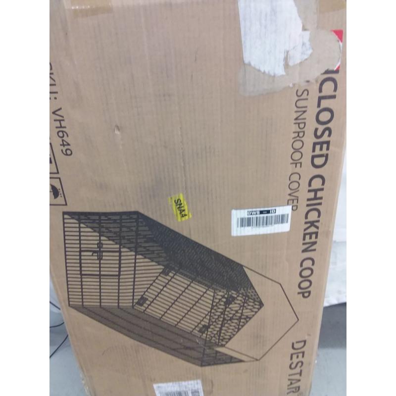 Enclosed Chicken Coop w/ Sunproof Cover