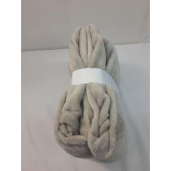 Room Essentials Plush Blanket, Twin