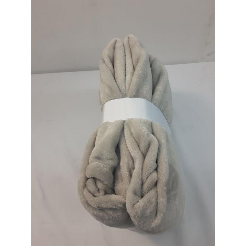 Room Essentials Plush Blanket, Twin