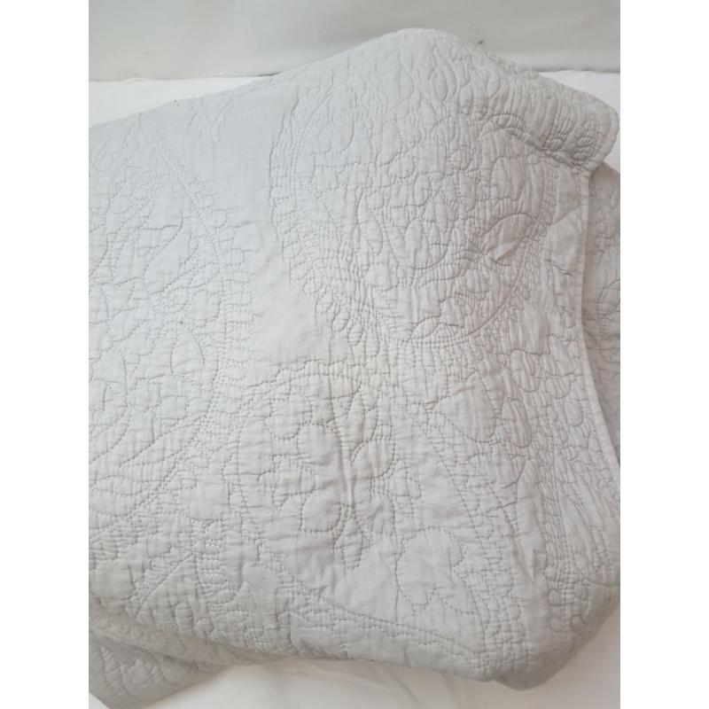 Garment Washed Paisley Stitch Quilt Full/Queen Light Grey