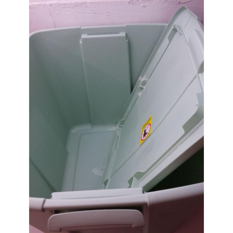 20gal Latching Tote - Green - Brightroom