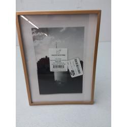 8.11x6.1 Frame with Symmetrical Wire Back Brass - Project 62