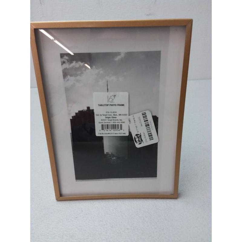 8.11x6.1 Frame with Symmetrical Wire Back Brass - Project 62