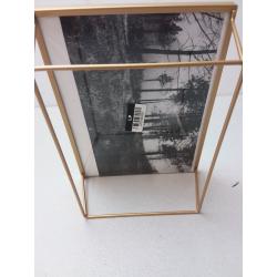 8.11x6.1 Frame with Symmetrical Wire Back Brass - Project 62