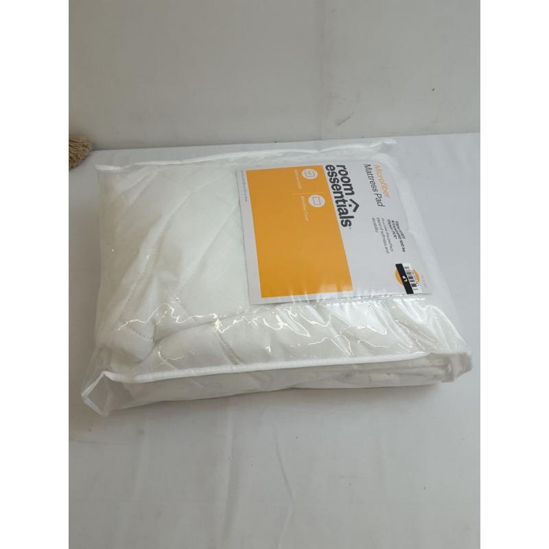 Room Essentials Machine Washable Quilted Mattress Pad Queen