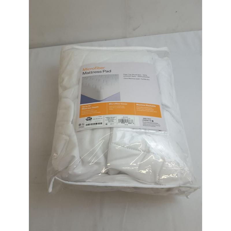 Room Essentials Machine Washable Quilted Mattress Pad Queen
