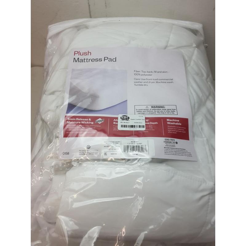 Queen Comfort Quilted Mattress Pad - Room Essentials