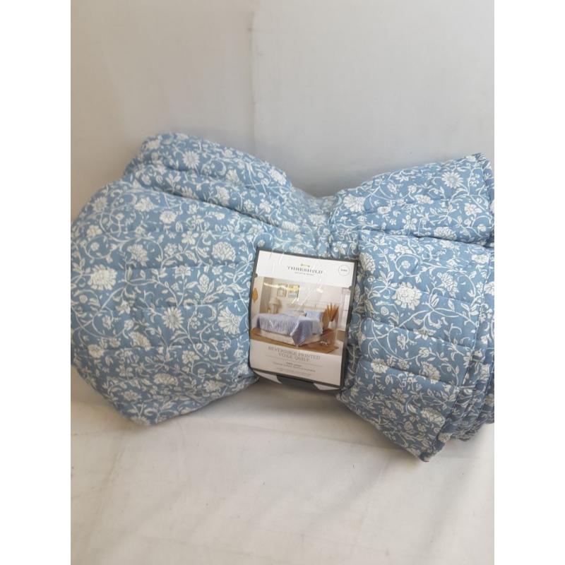 King Reversible Printed Voile Floral Quilt Blue - Threshold