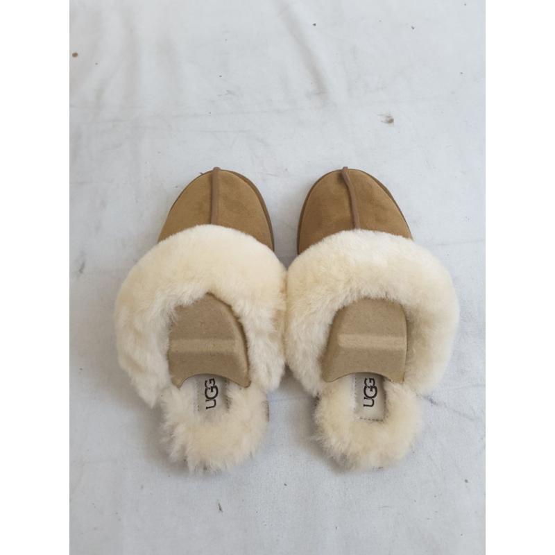 Ugg Womens Scuffette II - size 7 - Womens house slipper shoe