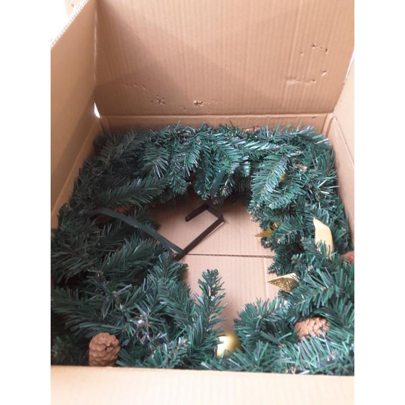 24 Christmas Wreath Gold Balls Berries Lighted