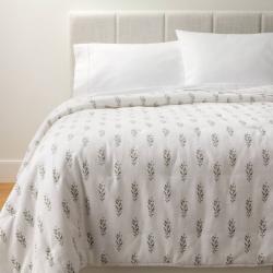 Full/Queen Lofty Cotton Slub Wood Block Floral Quilt White-Threshold Quality & Design